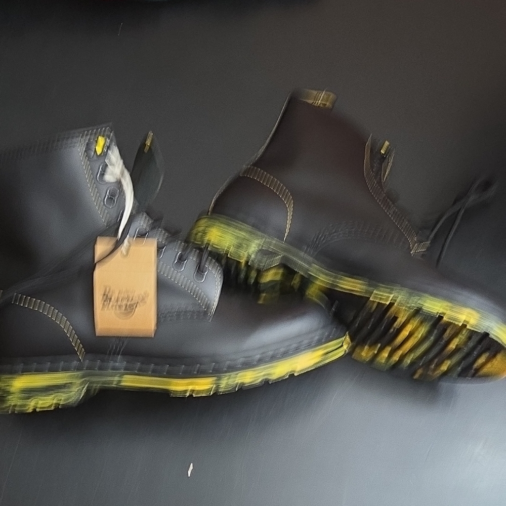 Dr. Marten's Marbled Sole Smooth Leather Lace Up 1460 - Picture 3 of 12